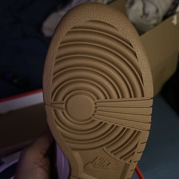 Brand new Nike dunk low size 9 1/2 with OG box - Picture 4 of 6